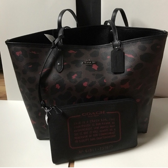 Coach Handbags - ❤️🌷coach reversible tote/shoulder bag&pouch/large